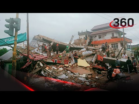 Паника: дома ходуном ходят. Сильное землетрясение в Индонезии