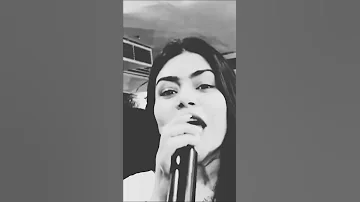 انت تحبني وهو يحبني وانا بيكم حيرانه منى الريان 