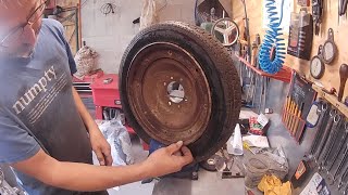 Puch SR - Removing rusted and fitting new tyre - Festgerosteten Reifen entfernen und neuen aufziehen