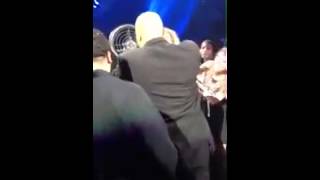 Beyoncenin Saçları Vantilatöre Sıkıştı