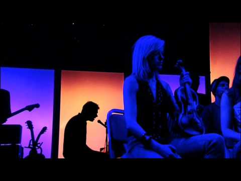 Gorillaz - Every Planet We Reach Is Dead (Demon Days Live)