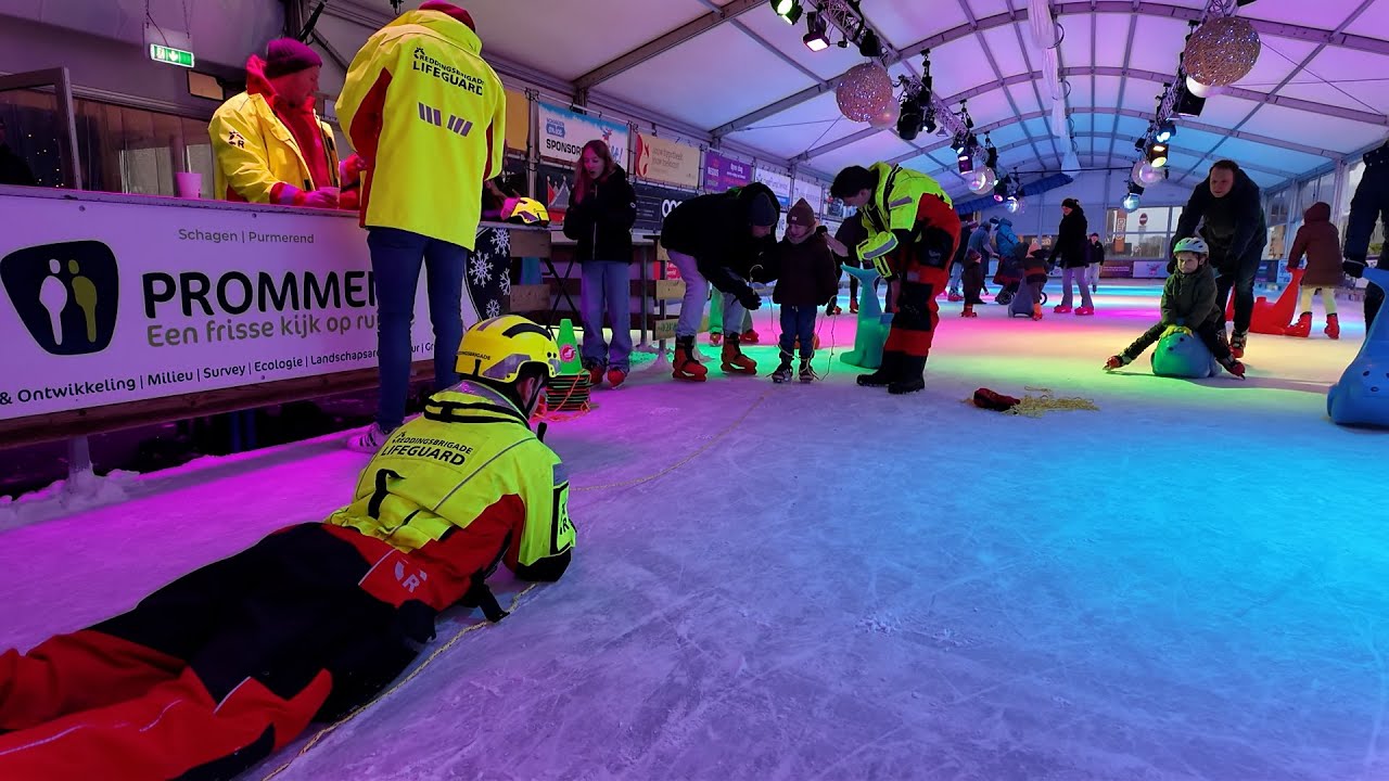 Reddingsbrigade toont wintervaardigheden bij Schagen on Ice