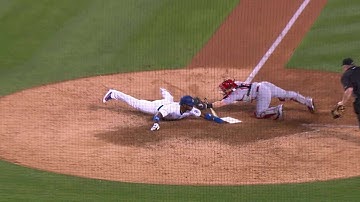 CIN@LAD: Puig scores on error, gets shaken up