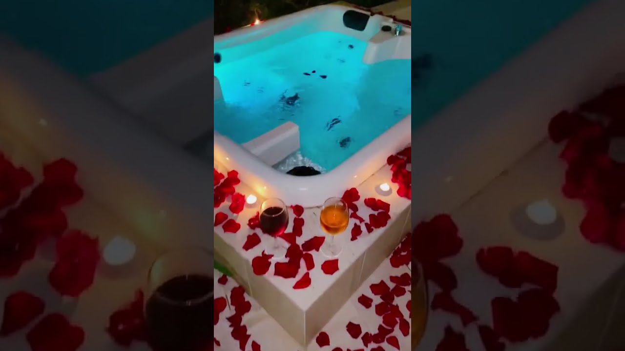 You can get a hot tub in this hotel suite!. - Hotel 🏖️✈️