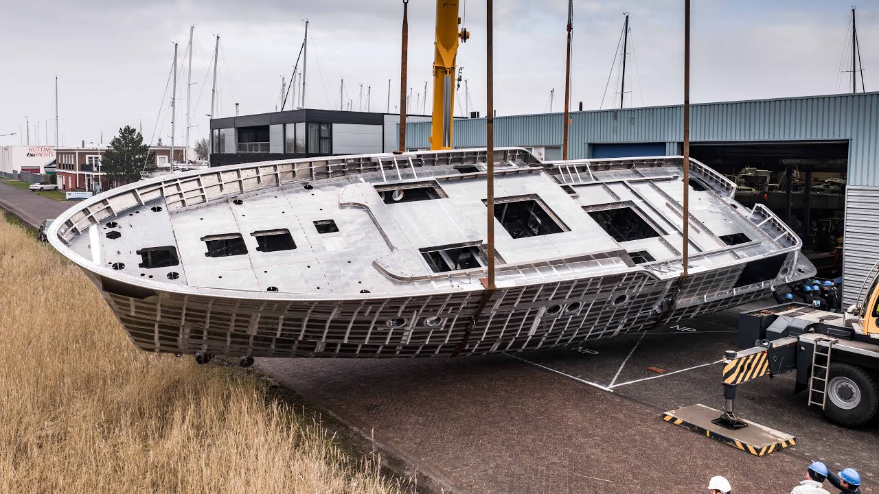 And this is how you turn a 23-metre aluminium hull. 🔄🛠️