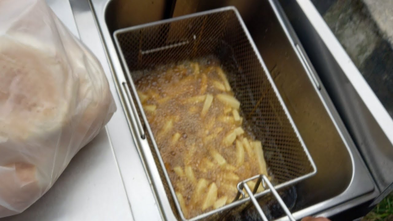 ውዶቸ ኑሮ  አላሥቀምጥ  ብሎኝ  አሁን  ደሞ  ችብስ  ልጠብሰ  ነው  መገድለይ  ወጥቸ