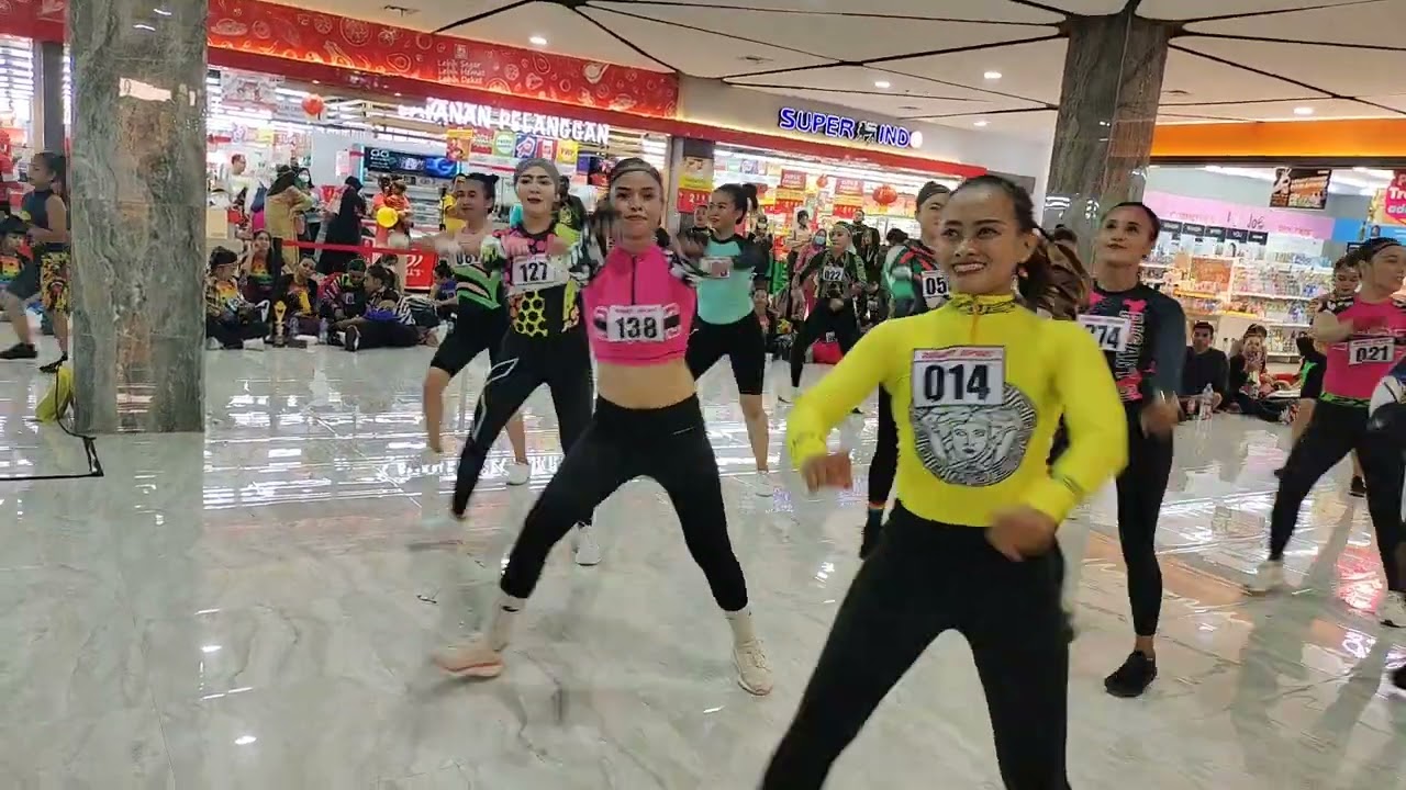 Lomba Final Kat. Pemula umum Di SunCity Mall Sidoarjo with miss Miyabi (Miss Miyabi kesandung)