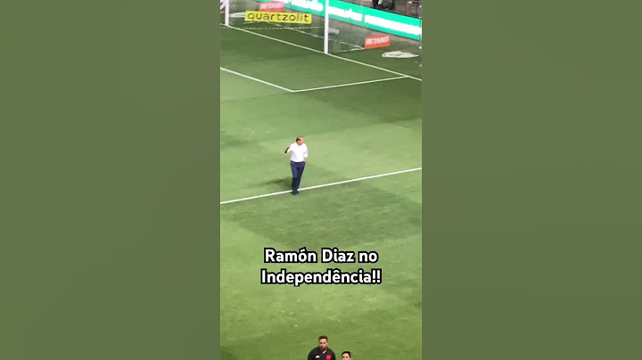 Técnico Ramon Diaz entra em campo antes da partida sendo  ovacionado pela torcida!!! #shorts #vasco