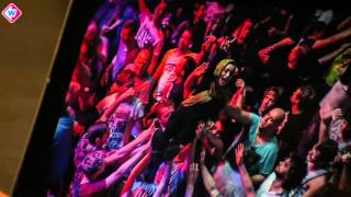 Foto van crowdsurfende moslima gaat viral op internet