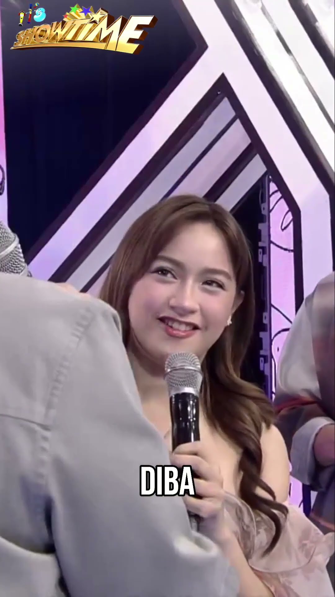 Jillian Ward, bet na bet ang kulot ni Meme Vice!   #shorts | It’s Showtime