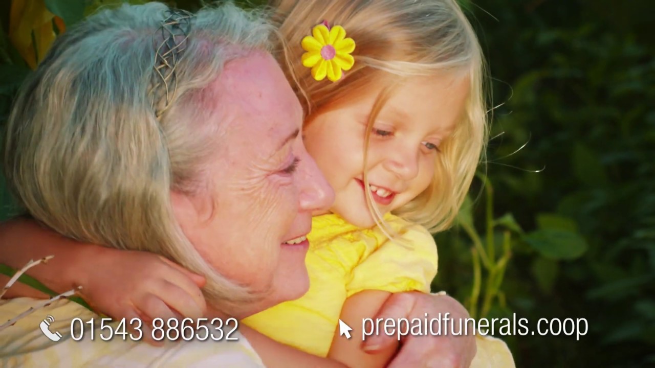 бабушку с прекрасной внучкой. бабушка с внучкой на руках. девочка с бабушкой. с днём рождения унучик. пенсионеры с внуками.