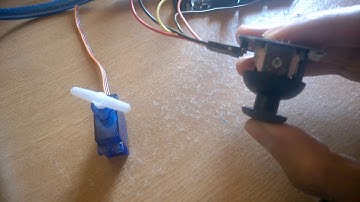 Controlar servo con joystick en Arduino + código