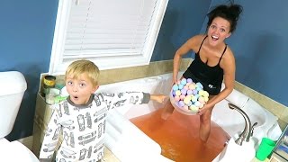 THIS IS CRAZY!! 100 BATH BOMBS Experiment!!