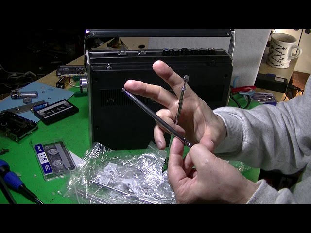 アマゾンで買ったラジカセ用のアンテナを分解してみた - YouTube