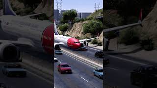 Crazy moment this plane land on busy highway