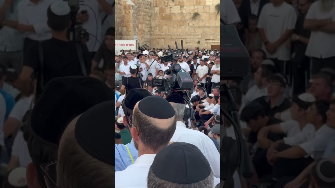 מוצאי תשעה באב תשפ”ה - כותלהמערבי | End of Tisha B’Av circles of unity, singing soulful songs
