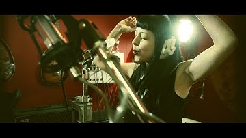 The Courettes - "Trash Can Honey"