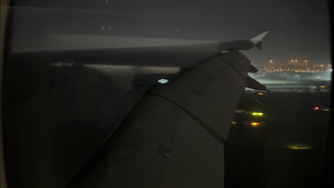 Emirates • Airbus A380-861 • A6-EDQ • Посадка в Дубае