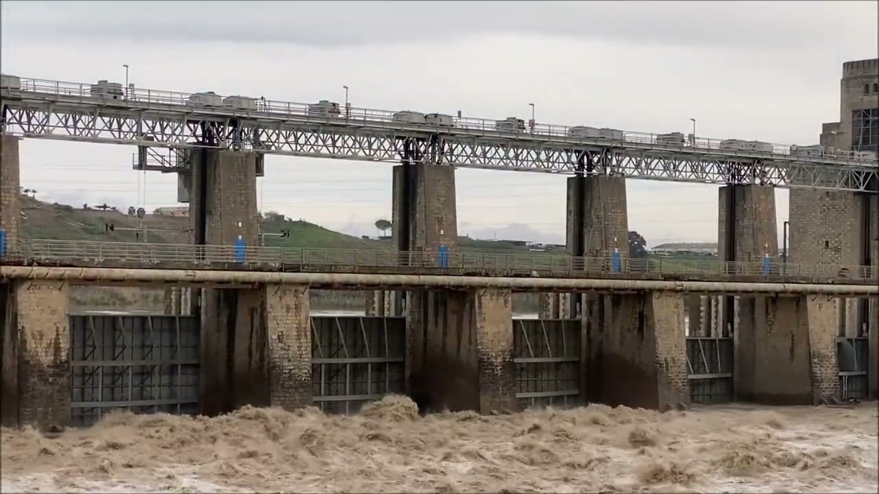 La Presa del Alcalá del Río, donde el Río se convierte en la Ría del Guadalquivir.