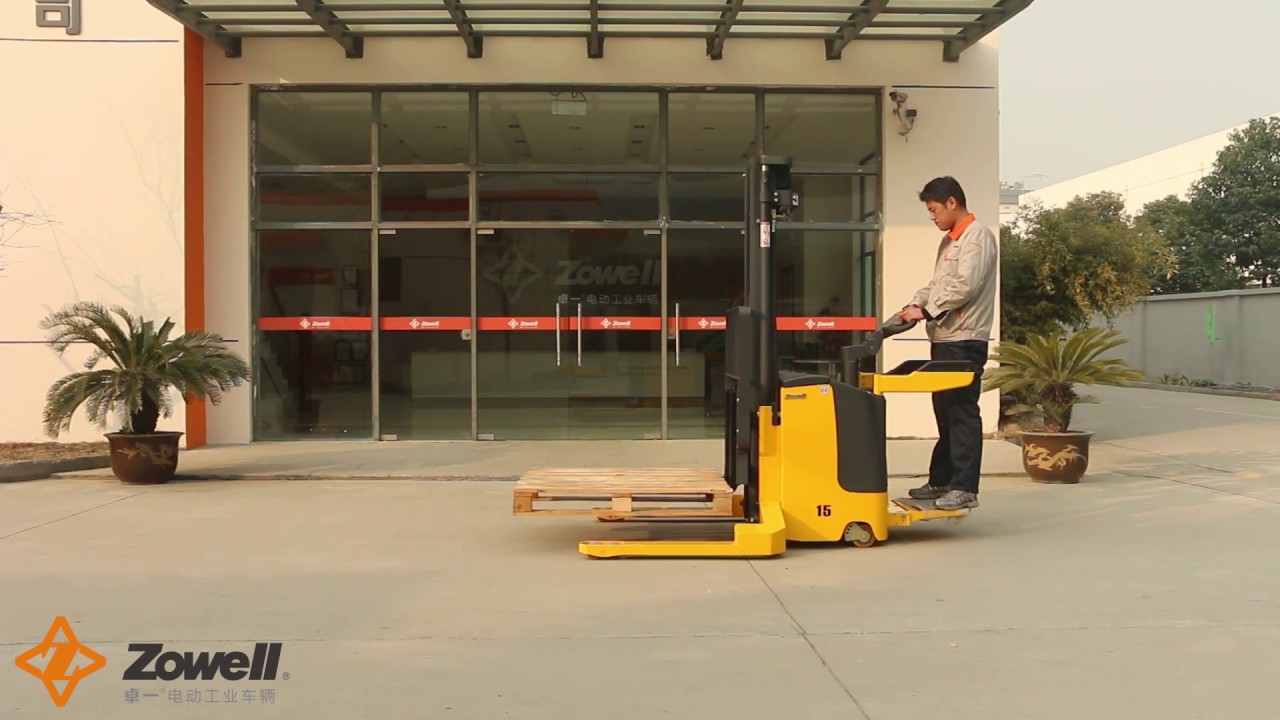 Zowell XEK electric straddle stacker