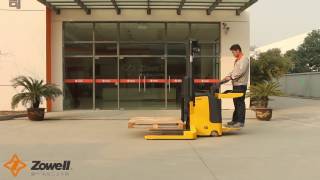 Zowell XEK electric straddle stacker