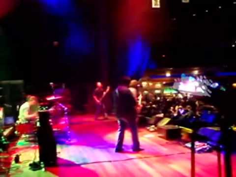Sleduj The Better Half at the House of Blues (Picture Montage) na YouTube Sleduj The Better Half at the House of Blues (Picture Montage) na YouTube