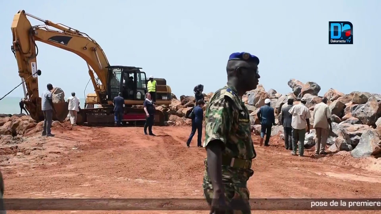 Pose De La Prémiere Pierre Du Lancement Des Travaux Pour La Protection Et La Restauration Des Plages