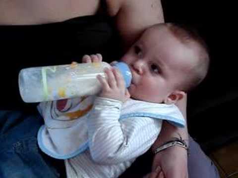 Teo Prend Son Biberon Tout Seul Youtube