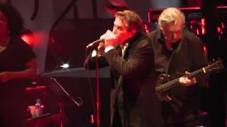 Watch Bryan Ferry Simple Twist Of Fate video