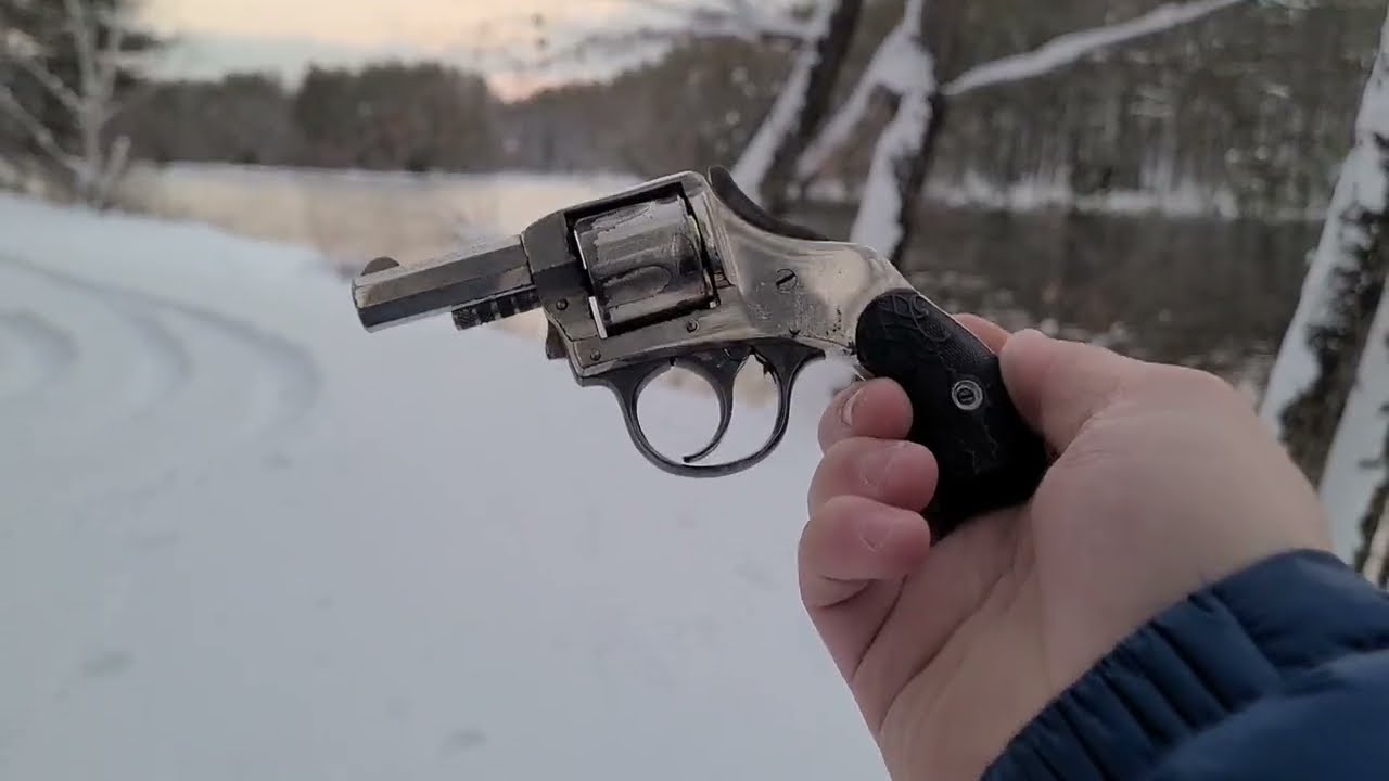 H&R Young America Safety Hammer 32 S&W (up close) 