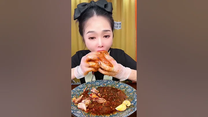 ASMR MUKBANG EATING TWO BIG PIG LEG #asmreating #asmreating #mukbangeatingsound #shorts  #shortvideo