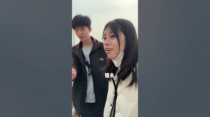 明明是被弟弟妹妹招待的一天 怎麼開哥還是在倒貼哈哈哈#主線任務重回夏洛特煩惱 #抖音新春直播季 #抖音開心麻花開箱夜直播 - 天天要聞