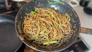 Chives and minced meat: tight buddies | Spaghetti Oriente