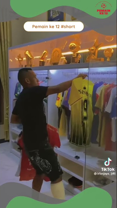 KEREN!! KOLEKSI JERSEY, PIALA DAN SEPATU IRFAN JAYA