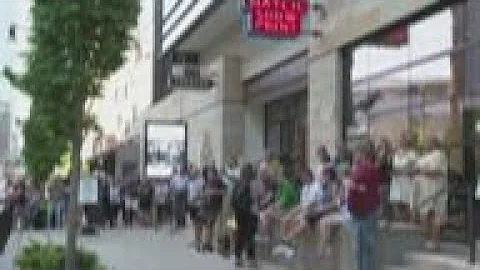 Wynonna and Ashley Judd tearfully accept The Judds Country Music Hall of Fame induction