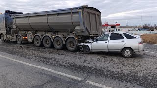 видео: Двенашка смертельно забилась под стоячий на обочине самосвал картинка: Двенашка смертельно забилась под стоячий на обочине самосвал