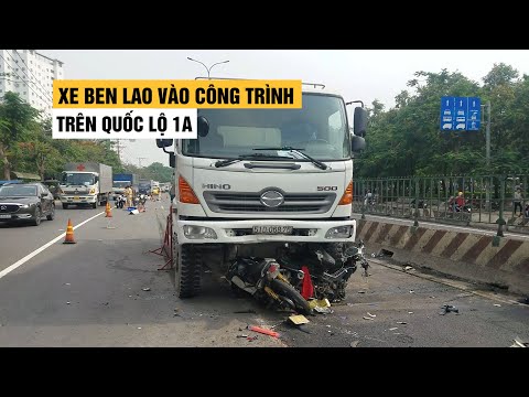 Video Hoảng loạn vì xe ben lao vào công trình khiến 1 người... - youtube
