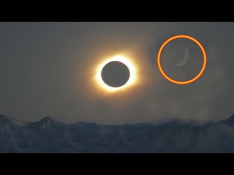 Video: Strange Things That Happen During A Total Solar Eclipse - Alternative View