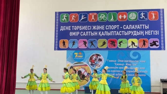 Мас әйел жыныстық қатынасқа түсуге азғырған Әйелді алып кетудің порно видеосы