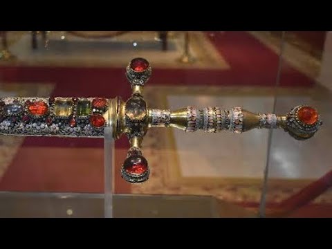 اهم قطعة اثرية في قصر عابدين تقدر بملايين دولارت سيف العدالة و التتويج كان يت وج به القياصرة الروس اهم قطعة اثرية في قصر عابدين تقدر بملايين دولارت سيف العدالة و التتويج كان يت وج به القياصرة الروس