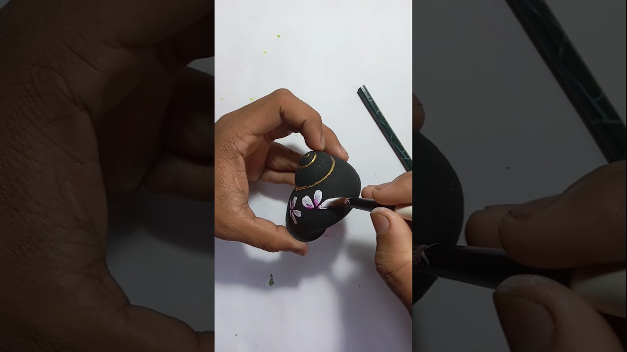 Flower art in the snail's shell "🐌".  