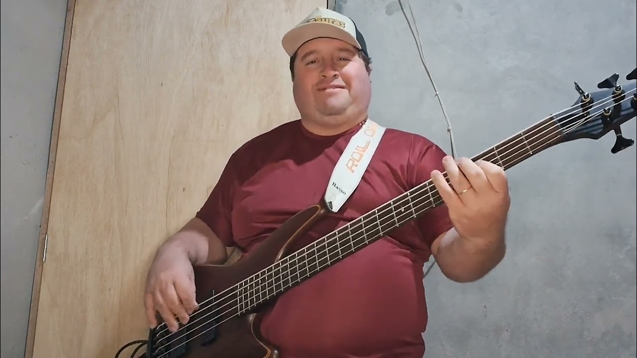 Cheiro de galpão-Os monarcas-by Leonardo Castilhos-Bass cover