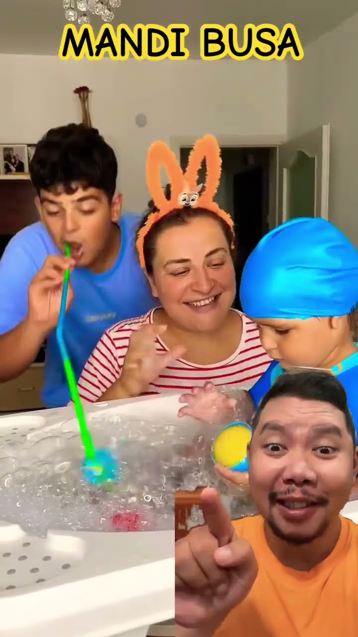 KAKAK GANGGUIN ADEK MANDI BUSA!!!??? #family #funny #familia #baby #komedi #comedy