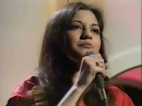 Nazia Hassan Live   Aap Jaisa Koi