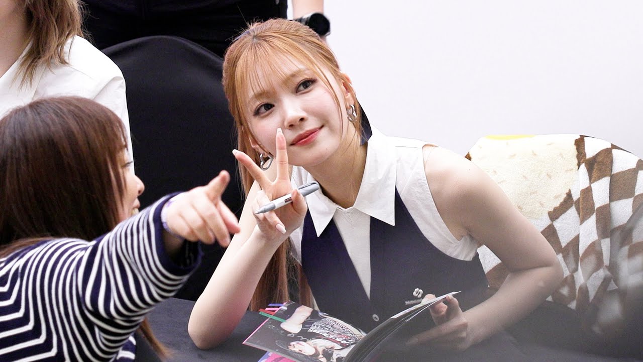 NiziU, MAYUKA's Fansign (사인중인 니쥬 '마유카') 직캠 | 공개 팬사인회 • 250406