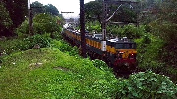 Pragati Express climbs Khandala Gradient!! | WCAM Haulers and Bankers | Indian Railways