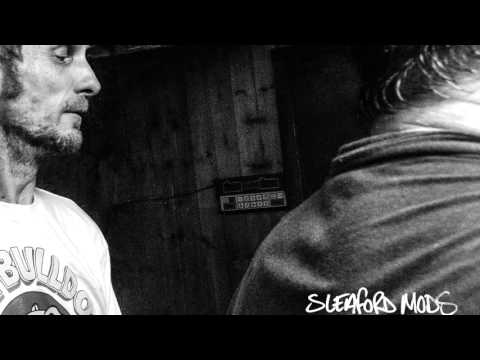 Sleaford Mods - Bronx In a Six zdarma vyzvánění ke stažení Sleaford Mods - Bronx In a Six zdarma vyzvánění ke stažení