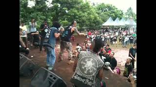 Mike Marjinal, Berkolaborasi Tingkat Sosial Politik Dan Budaya