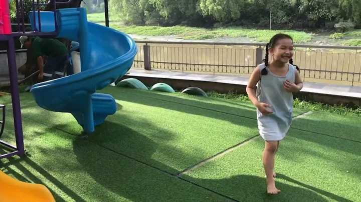 Vy chơi ở công viên Homyland 2