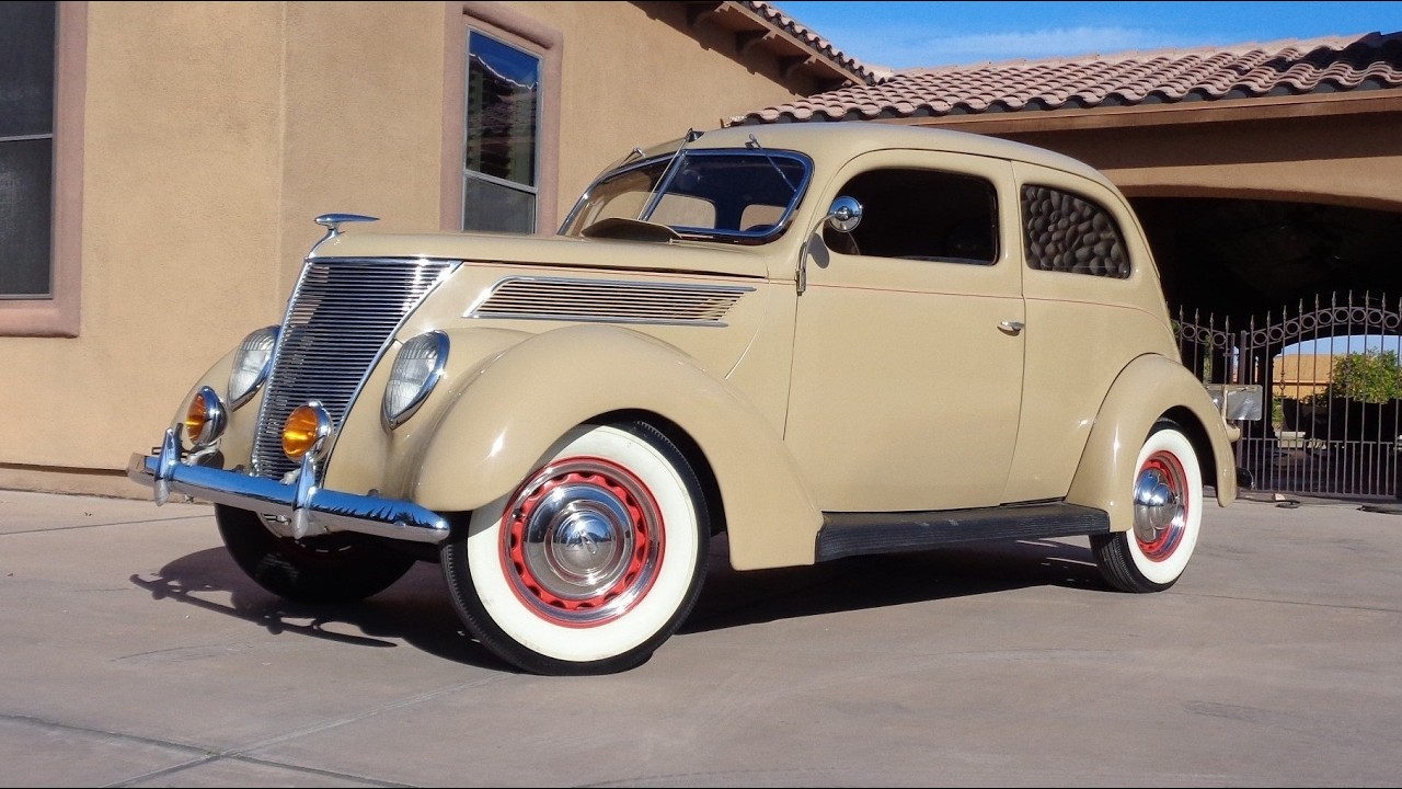 Ford De Luxe Tudor Sedan 2 Door 1937 года выпуска, бежевый цвет. Прокатитесь на моей машине вмест...